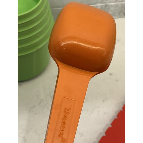 VTG Tupperware Nesting Cups, Caddy, Grapefruit Knives, Cake Server, Corn Butter - Picture 6 of 14